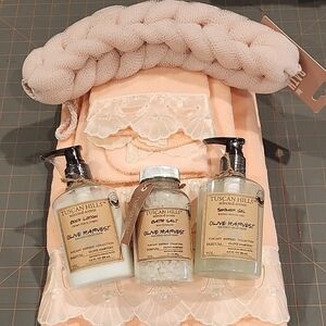Olive Harvest Bath Set - Cream and Peach